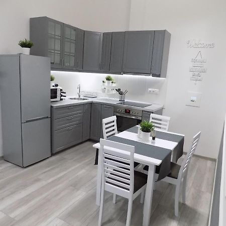 A10 Alkotmany B Apartment ブダペスト エクステリア 写真