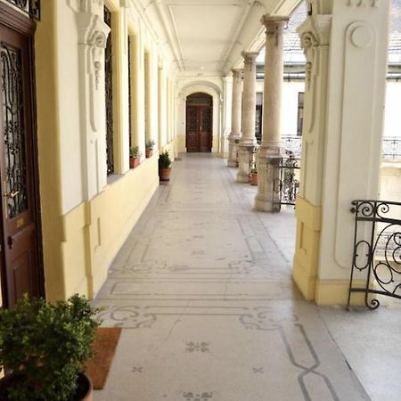 A10 Alkotmany B Apartment ブダペスト エクステリア 写真