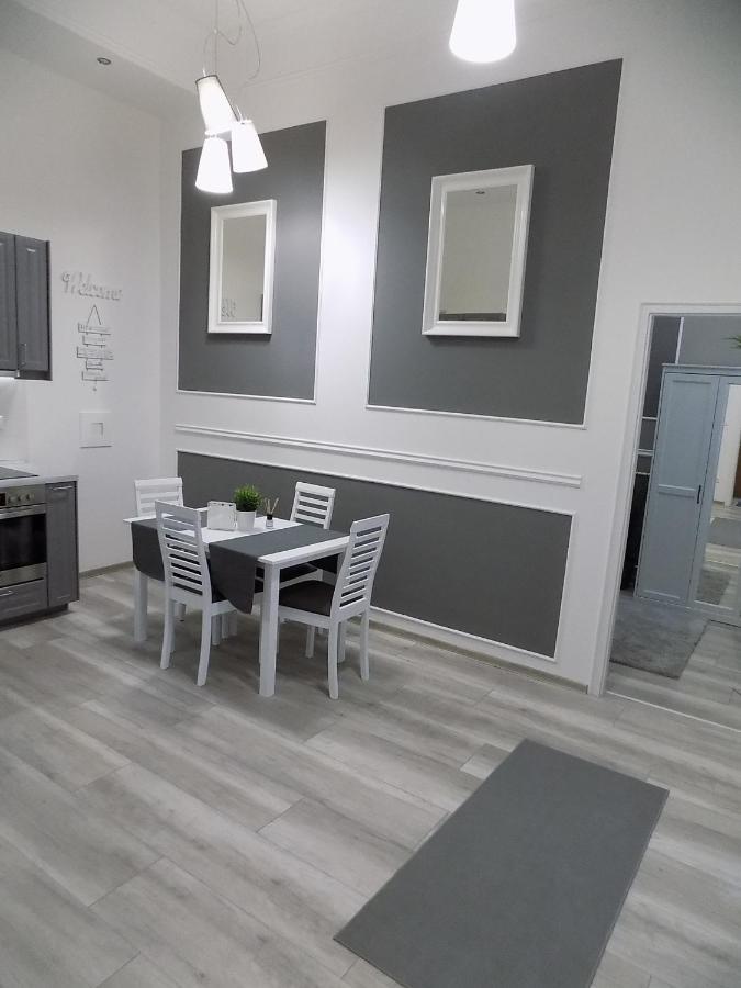 A10 Alkotmany B Apartment ブダペスト エクステリア 写真