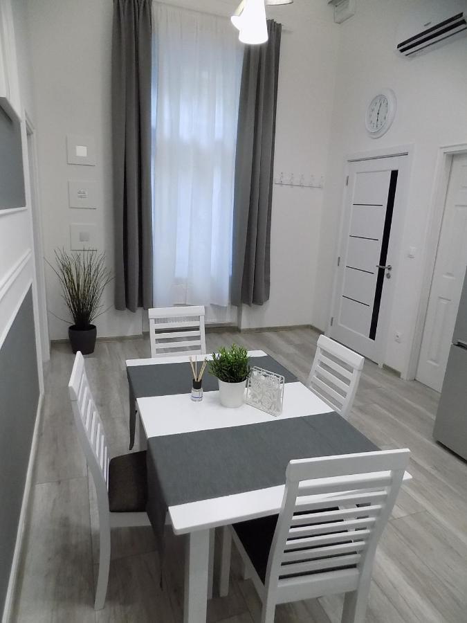 A10 Alkotmany B Apartment ブダペスト エクステリア 写真