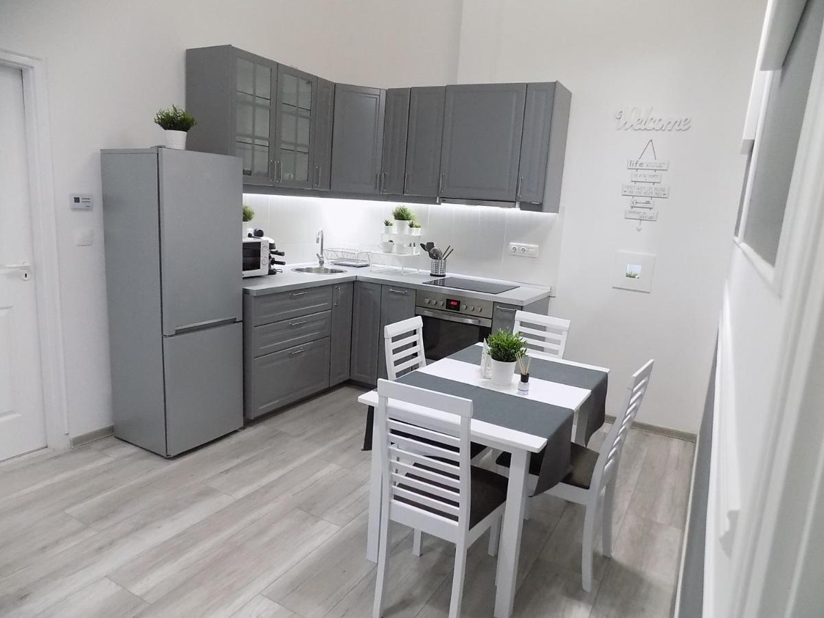 A10 Alkotmany B Apartment ブダペスト エクステリア 写真